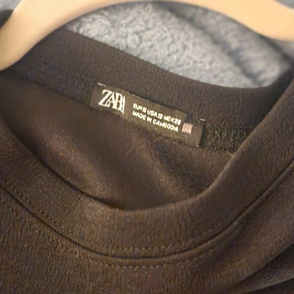 Zara Dresses & Skirts - zara puffer shoulder dress black